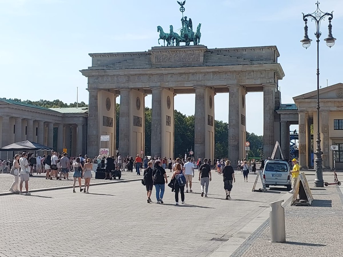 indienmensch's tweet image. #TravelMemories
1.Brandenburg Gate Berlin
2.Thomas kirche ( Church) damaged one and a new one beside, Ku- Damm, W.Berlin
Nostalgic Historical. They call ,
Always to return there.