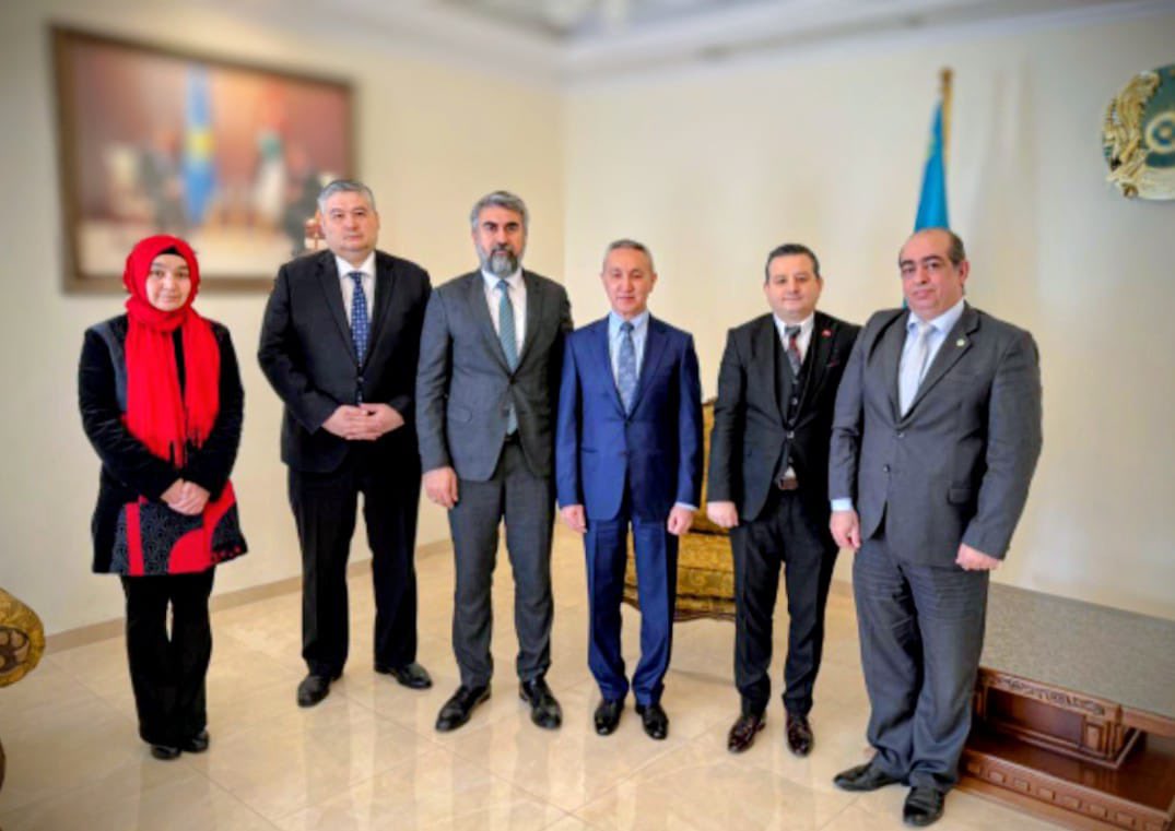 yeeamman's tweet photo. Kazakistan Büyükelçisi Sayın Talgat R. Shaldanbay'ı ziyaret ederek Merkezimizce düzenlenen etkinliklerde sundukları katkılardan ötürü şükrânlarımızı arz ettik.
#yee 
@mustafaoztuurrk https://t.co/sRQhC0KsEF