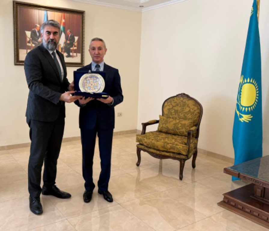yeeamman's tweet photo. Kazakistan Büyükelçisi Sayın Talgat R. Shaldanbay'ı ziyaret ederek Merkezimizce düzenlenen etkinliklerde sundukları katkılardan ötürü şükrânlarımızı arz ettik.
#yee 
@mustafaoztuurrk https://t.co/sRQhC0KsEF