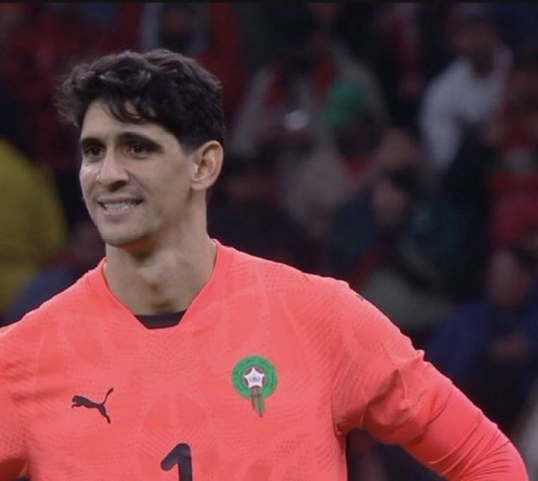 ماشاءالله لا قوة الا بالله 
افضل حارس عربي على مر التاريخ
انسان محترم متواضع راقي يحب ويفتخر بلغته العربية 
كل الحب بونو 🇲🇦 🇲🇦