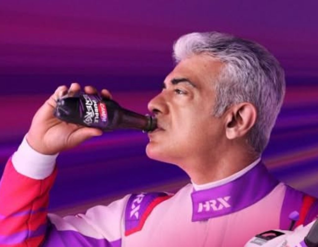 Itz_Raj___'s tweet photo. In 2026, AK’s appearance in a cola advertisement was totally unexpected, especially as he was simultaneously teaching discipline and advising others "ஆரோக்கியமா வாழுங்க".

@Akracingoffl https://t.co/cL2zx50uEU