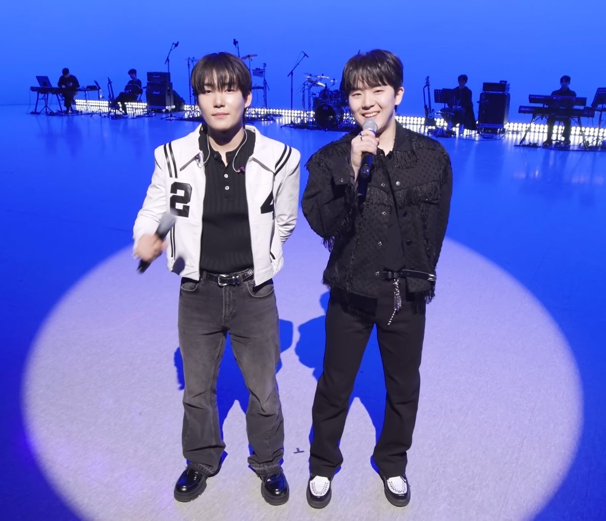 초인종 울려서 보면 이런 애들 둘이 누구누구 집에 있냐고 물어봄