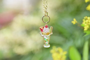 池袋の老舗洋菓子店「タカセ池袋本店」でいただける、昔ながらのフルーツパフェがキーホルダーになりました♪
レトロな喫茶店で過ごす、少し特別な午後のひとときを思い出させてくれますよ。

購入はこちら⇒shop.co-trip.jp/products/key-r…