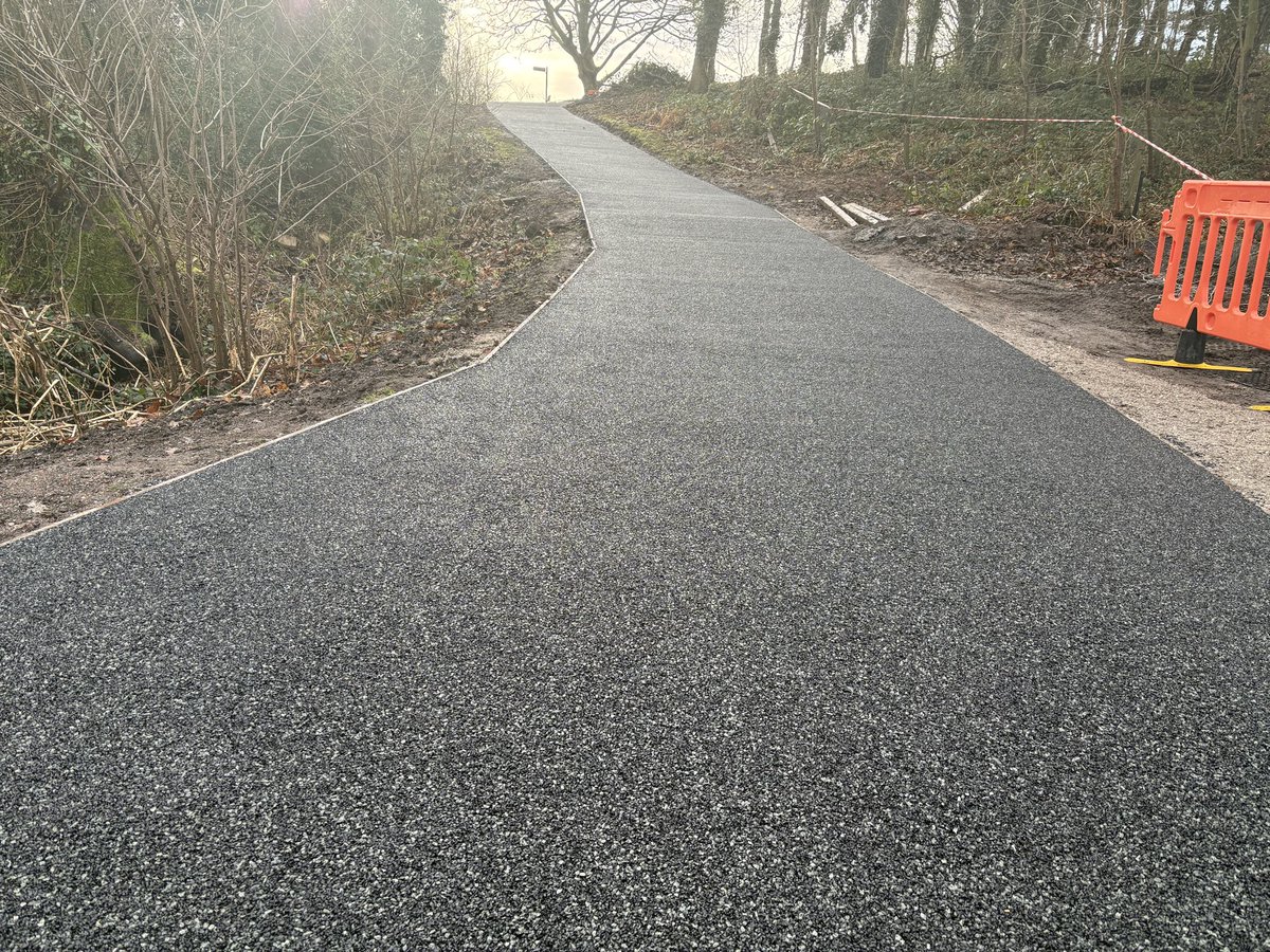 Great few days working with Dan and his team at the wonderful Preston Golf Club. Some switched on and talented guys in <a href="/PrestonGolfClub/">Preston Golf Club</a> team..
Once again we leave a happy client having resolved a problematic pathway using our H-Flex surfacing system ⛳️