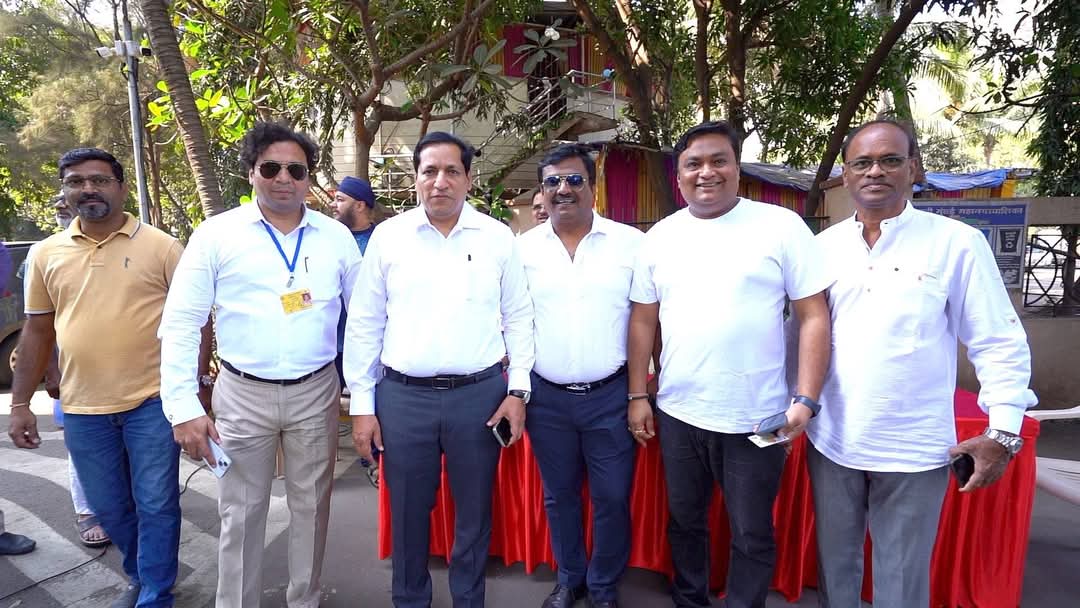 ConnectWithSN's tweet photo. नवी मुंबई महानगरपालिका निवडणुकीच्या पार्श्वभूमीवर माजी आमदार श्री. संदीपजी नाईक यांनी आज बेलापूर मतदारसंघातील प्रभाग क्रमांक 19 च्या विविध बूथ ला धावत्या भेटी देत मतदान प्रक्रियेचा सविस्तर आढावा घेतला.

#संदीपनाईक
#बेलापूर
#प्रभाग_क्रमांक19 https://t.co/RWYgd50Uyo