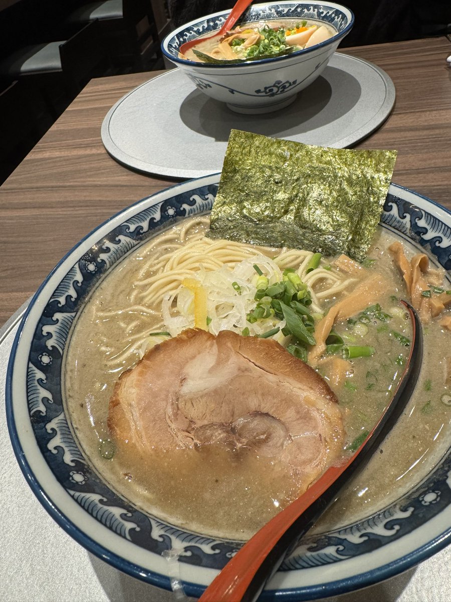 rumdarjun's tweet image. あじっこさんとラーメン！
このあと21時ごろ配信おじゃまします🫡
よろしくお願いします！