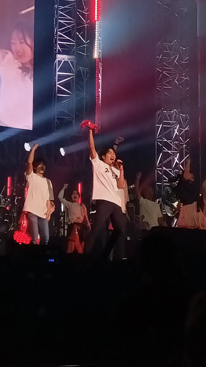 Toyokaji_SAN's tweet photo. ジョバンニ44フェス2026at日本武道館
アラエシンゴ＆ファーストペンギンズ
スマホ撮影なので、いろいろイマイチですけど、カッコいいアラエくんです。
#ジョバンニ44フェス #アラエシンゴ #ファーストペンギンズ https://t.co/dFNtWZ3I2o