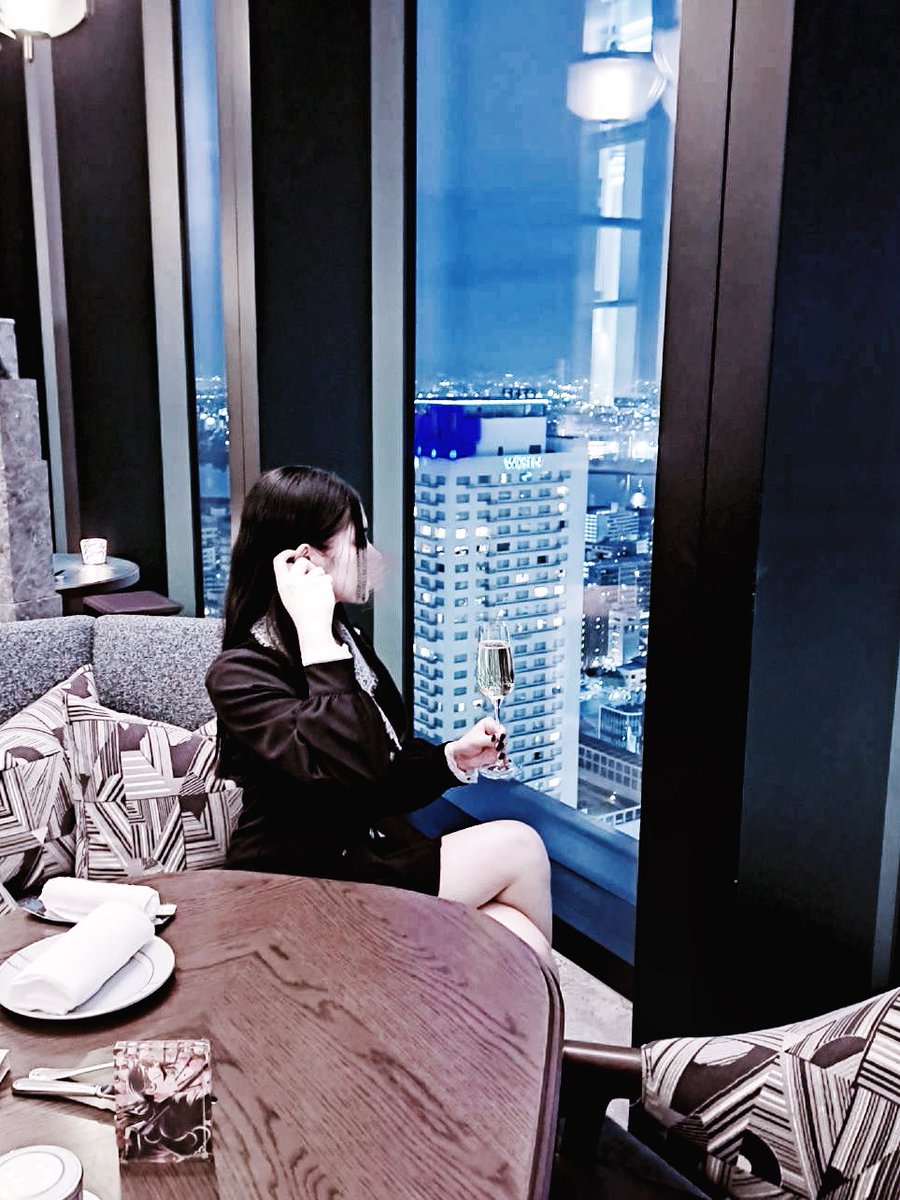 姫ちゃんとディナーしてきました🥂✨️
アクブロがお店の雰囲気と鬼似合いすぎてテンション上がりました↗️↗️↗️❤️‍🔥❤️‍🔥