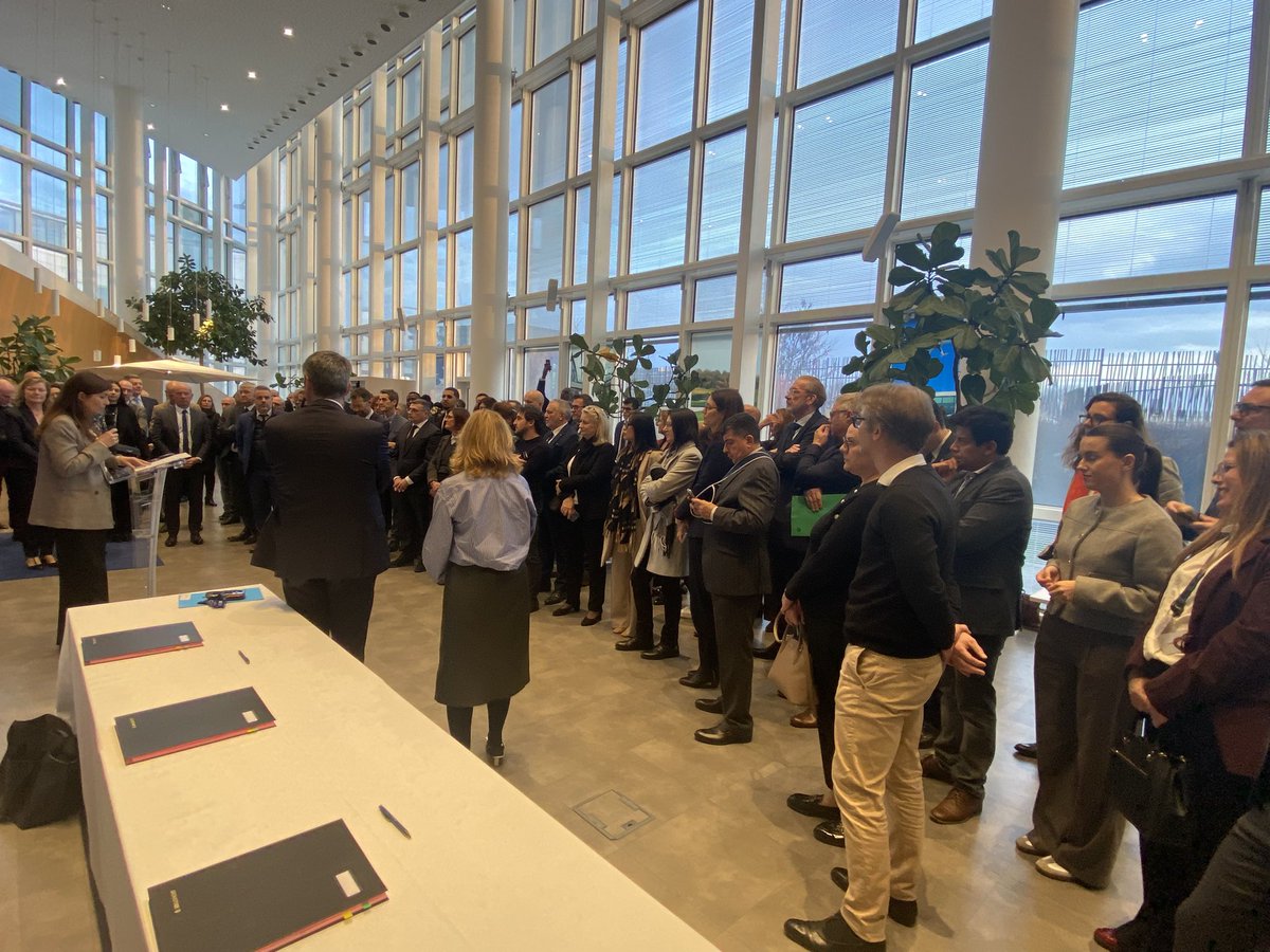 PKuchly57's tweet image. Signature de la charte @GroupeADP / @FranceTravail / #entreprises pour améliorer l’emploi sur la plateforme aéroportuaire. 

Bravo à tous pour le démarche et la belle énergie. 

@CCI_95 @CCI_Paris_IdF @ccifrance @CEEVO95 @valdoise @Prefet95