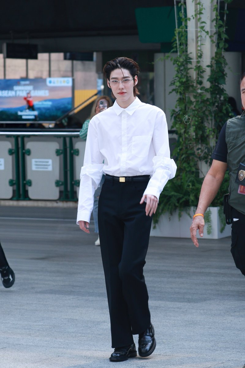 พีพีเป็นคนที่ดูดีตั้งแต่หัวจรดเท้าจริงๆ เป็นทั้งเทพบุตรและนางพญาในคนเดียวกัน ทำได้ไง สุดอ่ะ

#GentleMonsterxPP