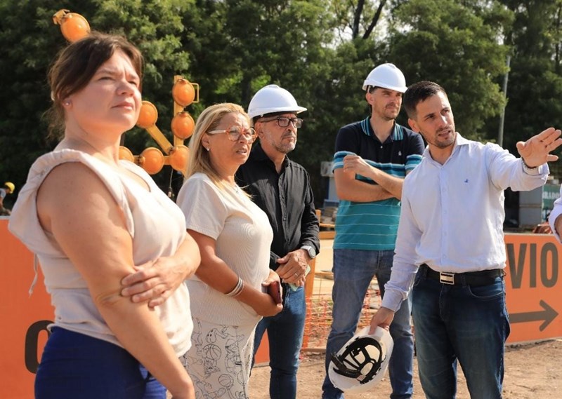 Rafaela sigue creciendo con obras: avanza la pavimentación de Bulevar Yrigoyen y Avenida Muriel. rafaela.gob.ar/Sitio/Noticia.… #RafaelaCiudad