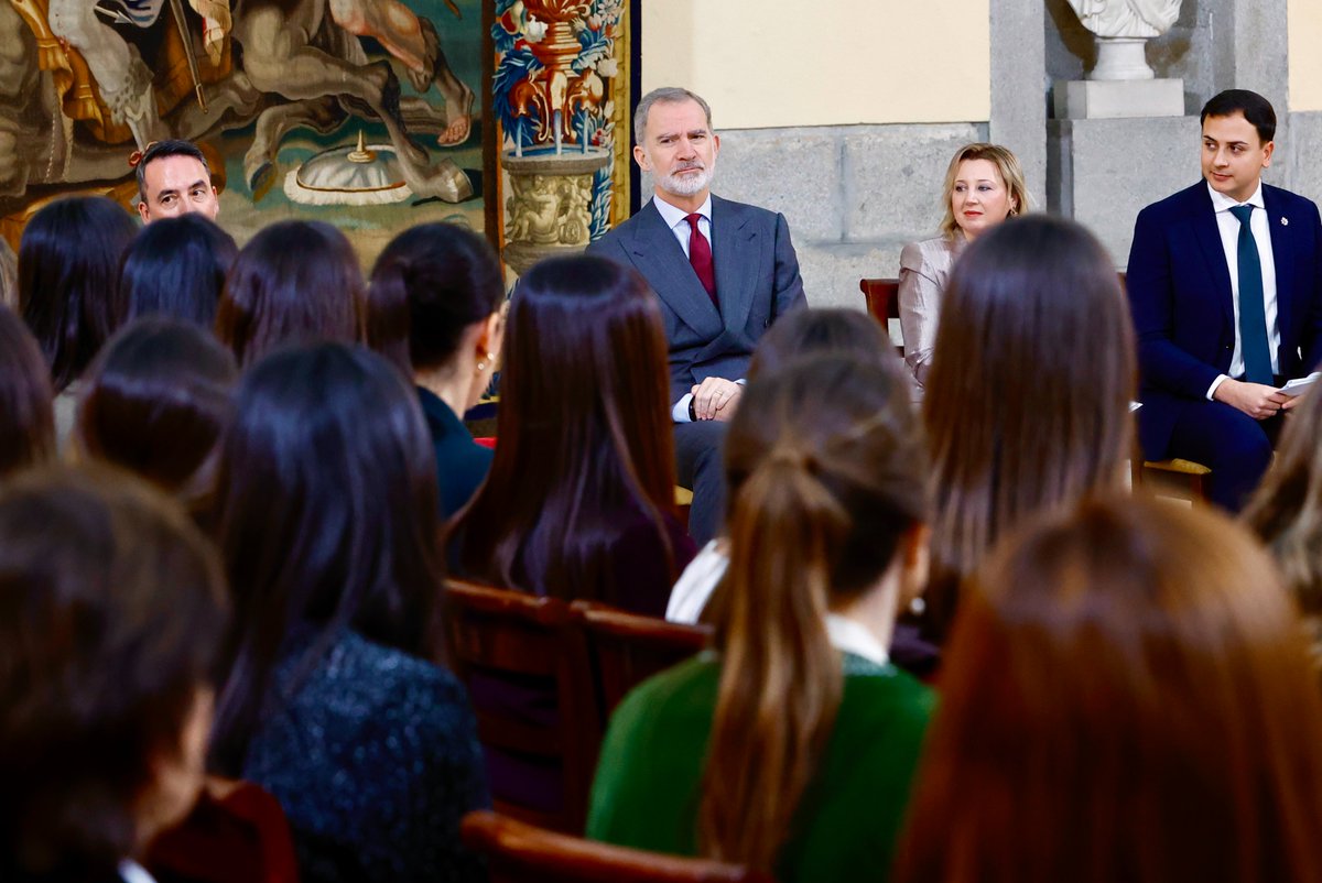 El Rey recibe, en el Palacio Real de El Pardo, a los nuevos funcionarios de la XLV promoción del Cuerpo de Letrados de la Administración de Justicia.

➡️casareal.es/ES/Actividades…