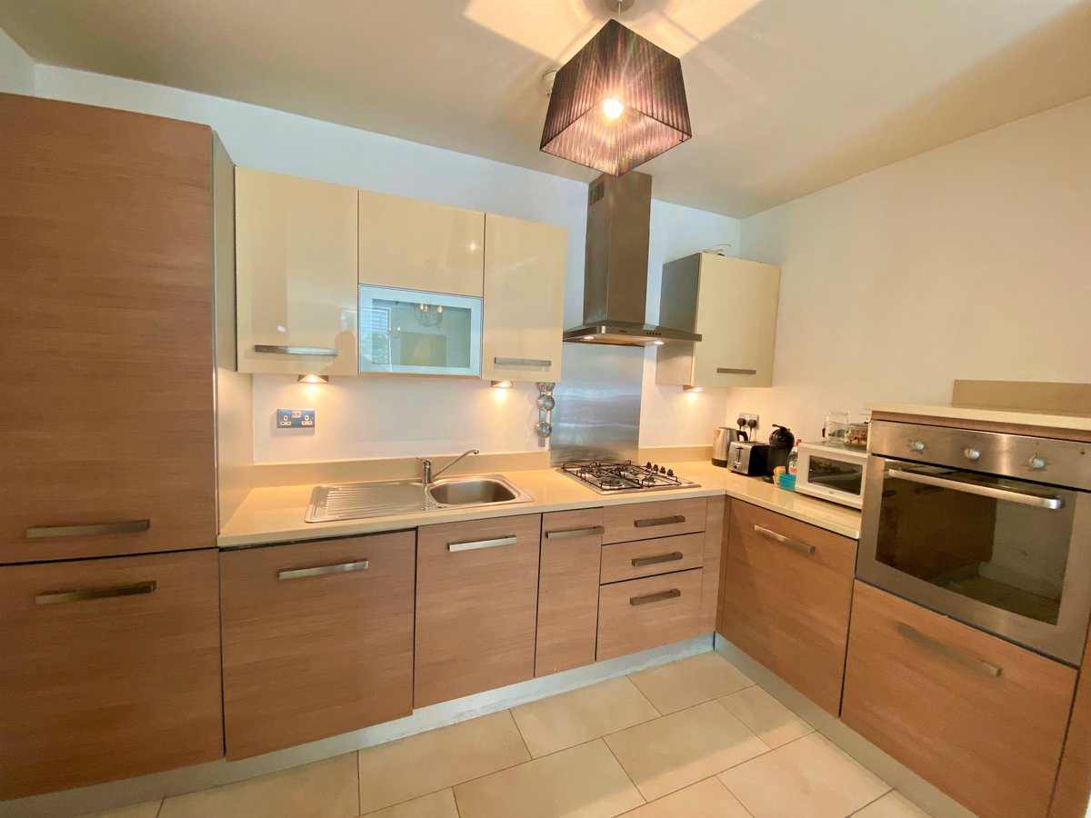 We are delighted to present this exceptionally well presented two-bedroom apartment in Kilmainham Village, D8 adjacent to the Hilton Hotel to the market townshends.ie/residential-li…