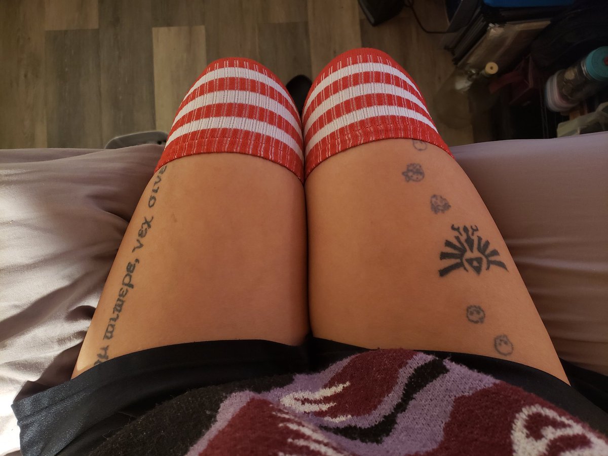 TwistedDaisuke's tweet photo. #thiccthighs https://t.co/IxDXSn6AWR