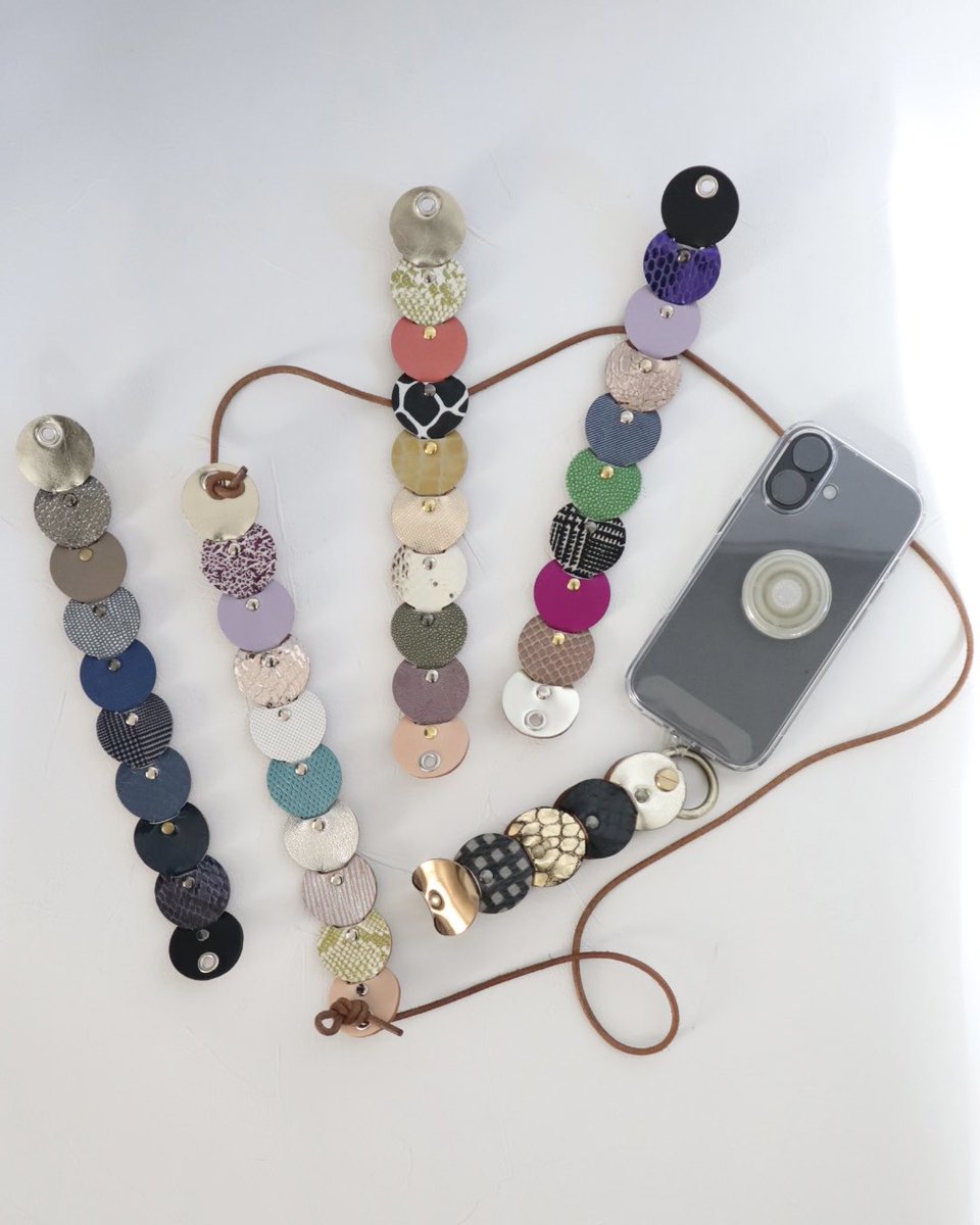 明後日からの週末2日間はHMJ！
<a href="/hmj_fes/">HandMade In Japan Fes'</a> 

東京ビッグサイトにてお待ちしてます☺️

ストラップは完成品とカスタム2種類ありますよー
一からの組み合わせに悩む方、ぜひ♡