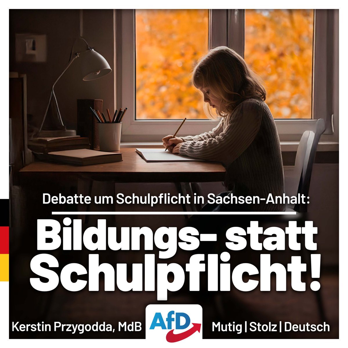 KerstinMdB's tweet photo. Die Forderung nach Bildungspflicht statt Schulpflicht ist kein theoretisches Gedankenspiel, sondern längst Teil einer notwendigen politischen Debatte – dank Ulrich Siegmund. Er hat den Stein, nachdem die AfD diese Forderung seit Jahren in ihrer Programmatik verankert hat, nun auch medial ins Rollen gebracht. Der Vorteil der Bildungspflicht: Sie verbindet Ordnung mit Freiheit, staatliche Verantwortung mit persönlicher Pflicht. Nicht Abschaffung von Bildung, sondern ihre Ernstnahme ist das Ziel.

Der Gedanke ist einfach: Der Staat definiert verbindliche Bildungsstandards, nicht den einzigen zulässigen Bildungsweg. Wer sein Kind selbst unterrichten will, soll das dürfen – aber nicht folgenlos und nicht unbeaufsichtigt. Eine Bildungspflicht verlangt Nachweise. Regelmäßige Lernstandskontrollen, verpflichtende Prüfungen und staatliche Evaluationen durch die zuständigen Ministerien oder Schulämter sorgen dafür, daß Wissen tatsächlich vermittelt wird. Wer die Standards erfüllt, besteht. Wer sie nicht erfüllt, muß nachsteuern. Diese Herangehensweise ist in den meisten Ländern Europas normal; und bekanntermaßen schneiden diese inzwischen zu großen Teilen besser in PISA-Studien ab, als die hiesige Bundesrepublik.

So entsteht kein rechtsfreier Raum, sondern ein leistungsbezogenes System. Eltern übernehmen reale Verantwortung, der Staat behält die Aufsicht, und Bildung wird wieder als Ziel begriffen – nicht als Ritual. Gerade weil dieses Modell Disziplin verlangt und keine Ausflüchte erlaubt, ist es konservativ im besten Sinn: anspruchsvoll, ordnend, frei von pädagogischer Beliebigkeit.

Die Idee ist gut, weil sie das Monopol der Institution bricht, ohne das Gemeinwohl preiszugeben. Sie traut den Bürgern etwas zu, verlangt aber zugleich Leistung. Genau diese Kombination fehlt dem heutigen Bildungssystem, und genau deshalb ist die Forderung richtig.