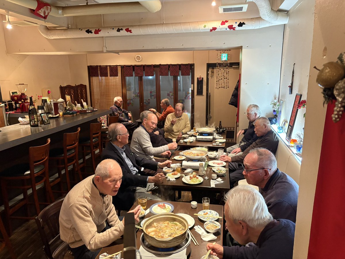 店内の平均年齢が1年で1番上がる日、、そう、それが今日です🙆笑
みなさん元気で嬉しいです☺️
元気が一番💪