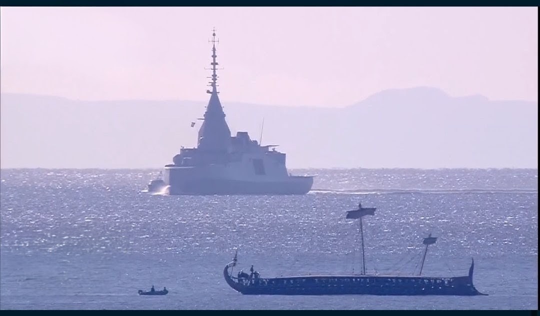 nkd_637's tweet photo. Past and present.. 3,000 years of naval history come together 💪🇬🇷 #Belharra #Olympias #Averof #HellenicNavy https://t.co/dizh6W1IRm