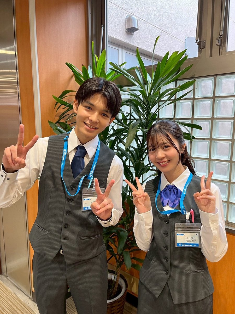❤️‍🔥第𝟐話 𝟏月𝟏𝟗日放送🩺
月9ドラマ「#ヤンドク！」

⋆⸜ ヤンドクカルテ📖 ⸝⋆

外来受付担当の二人のオフショット❤️‍🔥
一緒に登場するシーンが多く、
息ぴったりの様子です😌

第1話見逃し配信はこちらから
夜露視来（ヨロシク）👊🏻( ¨̮💪🏻)
🔗tver.jp/episodes/epbth…

#星乃夢奈
#倉澤俊