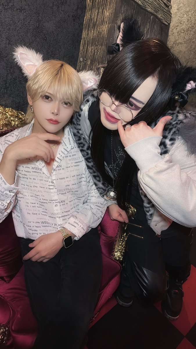 l96elucuro's tweet photo. 白猫と黒猫みたい https://t.co/2Rwl5JnhKP