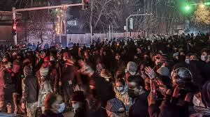 Malbrunot's tweet image. Iran: Dépêche AFP à lire. Faute d'images en raison de la coupure d'internet par les autorités  iraniennes, des vidéos générées par l'IA, prétendant montrer des manifestations  et leur répression en Iran, inondent la Toile. Le groupe américain de surveillance de la désinformation…