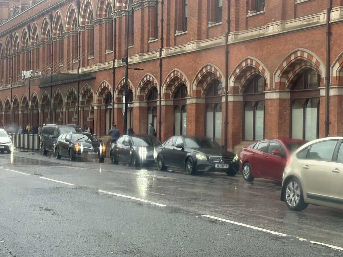 <a href="/TfLTPH/">TfL Taxi & Private Hire</a> <a href="/CamdenCouncil/">Camden Council</a> no compliance officers today, Uber rank is full