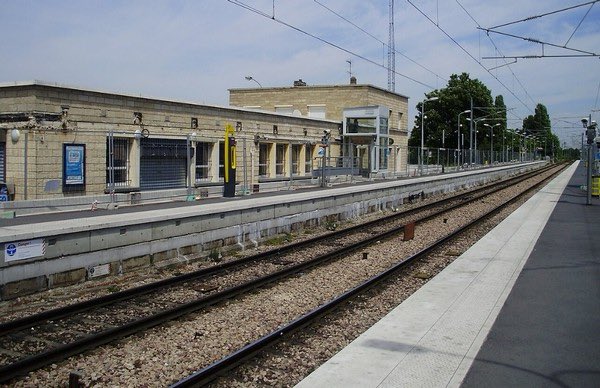 PsyGuy007's tweet image. 🌐 🇫🇷 Une ADOLESCENTE HARCELÉE de 17 ans s'allonge sur les rails et MEURT PERCUTÉ PAR UN TRAIN

Le e drame s'est produit mardi à la gare RER de Villeparisis-Mitry-le-Neuf, en Seine-et-Marne. 

Vers 16H50, une adolescente de 17 ans est descendue sur les voies à l'arrivée du train…