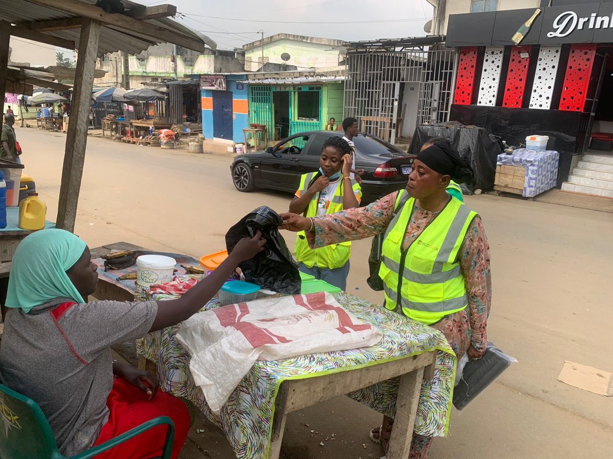 Le Mercredi 14 janvier 2026 à SICOGI 2 à Bingerville, ECOTI SA a pris le temps de discuter avec les habitants, les commerçants et les familles du quartier sur le bon conditionnement des déchets et le respect des écogestes.

#Ecotisa #Bingerville #Abidjan