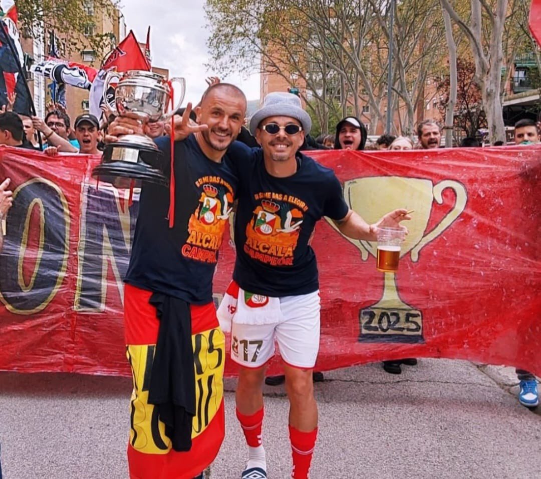 Desde Brigadas Alcalaínas agradecemos tu entrega por el equipo y tu cercanía con la afición alcalaína.

Te desamos lo mejor y te esperamos en el fondo del Val!

Álvaro Portero