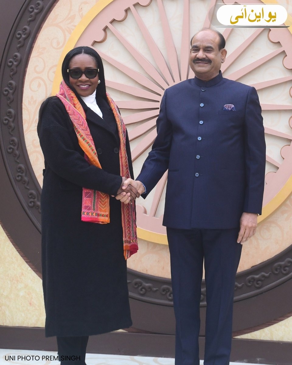 uniurdunews's tweet image. لوک سبھا کے اسپیکر اوم برلا نے 28ویں دولتِ مشترکہ کانفرنس برائے اسپیکرس اور پریزائیڈنگ افسران سے قبل مختلف دولتِ مشترکہ ممالک کے نمائندوں کا استقبال کیا۔ 
📸: پریم سنگھ ( یو این آئی)
#OmBirla I #LokSabhaSpeaker I #CommonwealthConference I #28thCSPOC I #ParliamentHouse I #NewDelhi