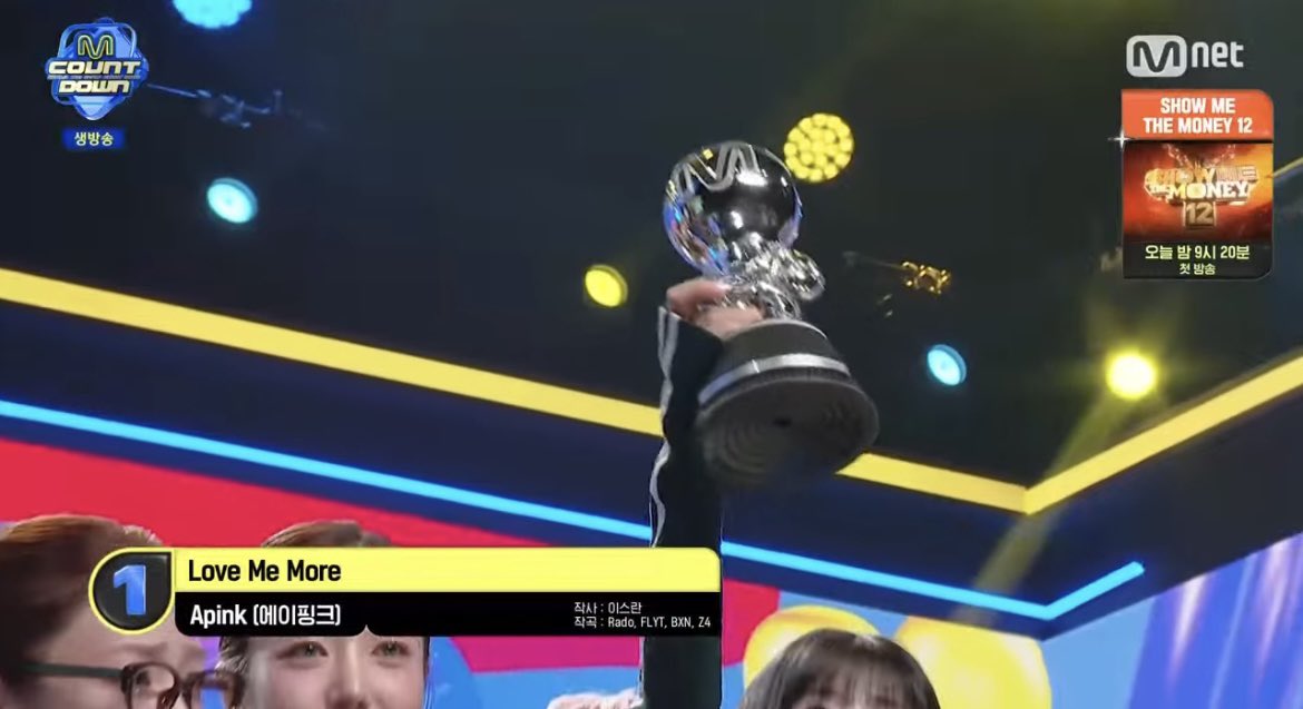 keitadj3's tweet photo. #APINK Mカ1位🎊通算53冠

アンコールステージ！
#LoveMeMore1stWin 
#Apink53rdWin https://t.co/5NHX17Boqb
