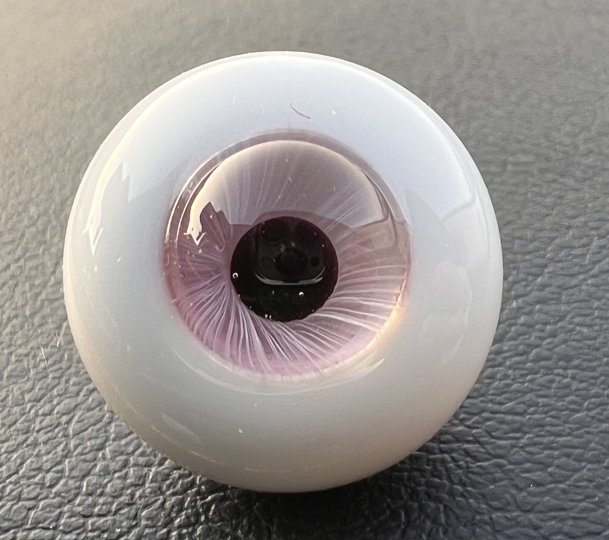 なんか忙しくて全然バーナー燃やせてないんですが色確認用にいくらかだけ作りました。全部黒瞳孔だから使いやすめな感じ