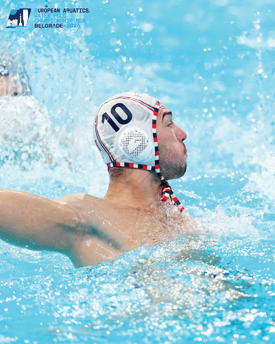 FFNatation's tweet photo. Mercredi soir à Belgrade, 𝐥𝐚 𝐅𝐫𝐚𝐧𝐜𝐞 𝐚 𝐩𝐞𝐫𝐝𝐮 𝐜𝐨𝐧𝐭𝐫𝐞 𝐥𝐞 𝐌𝐨𝐧𝐭𝐞́𝐧𝐞́𝐠𝐫𝐨 𝟏𝟐-𝟏𝟑 (3-3/3-7/2-2/4-1). 𝐂𝐨𝐦𝐛𝐚𝐭𝐢𝐟𝐬 𝐞𝐭 𝐚𝐮𝐝𝐚𝐜𝐢𝐞𝐮𝐱, les Bleus ont fait jeu égal lors du 1er  ¼ temps avec leurs adversaires. Hélas, très précis en attaque les Monténégrins font le break en 2ème période.

Loin d’être abattus, les Bleus vont se battre de la plus belle des manières lors de la 2ème mi-temps. Menés de cinq buts (7-12) au 3ème ¼ temps, ils vont revenir au score pour s’incliner sur le fil. 

La France termine donc 𝟑𝐞̀𝐦𝐞 𝐝𝐞 𝐬𝐨𝐧 𝐠𝐫𝐨𝐮𝐩𝐞 𝐞𝐭 𝐬𝐞 𝐪𝐮𝐚𝐥𝐢𝐟𝐢𝐞 (avec la Hongrie, le Monténégro, la Serbie, l’Espagne et les Pays-Bas) pour le tour principal (groupe E). Prochain match des Français, vendredi 16 contre la Serbie. 

Allez les bleus 📣💙

📸 @EuroAquatics