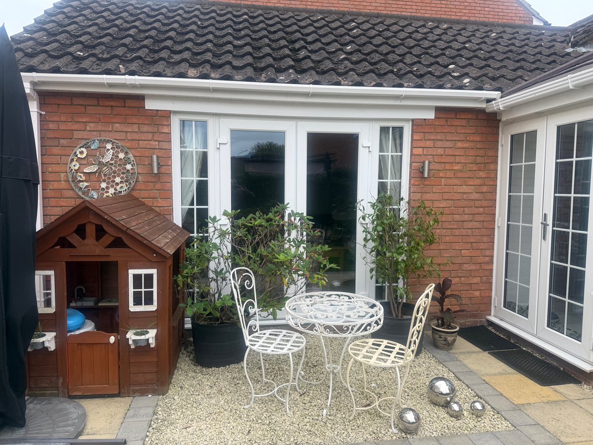 Our team at <a href="/GreenoakCo/">Greenoak Concept & Design Ltd</a> have just completed this #HardiePlank wall cladding installation in SOUTH WOODHAM FERRERS. Our customers as wanted their French doors removed and new window installed. 

greenoakcompany.co.uk
01702 238938 
96 Bridgwater Drive, Westcliff-on-sea. SS0 0DH