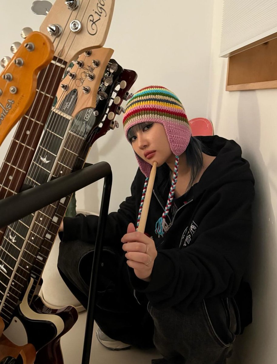 jiusilog's tweet image. siyeon is a lesbian