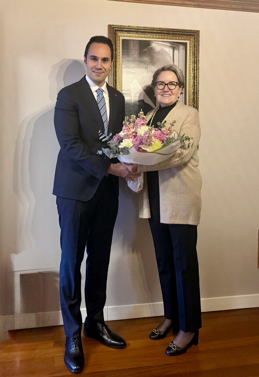 Vefa; siyaseti onurlu ve güvenilir kılan bir değerdir…

Doğru Yol Partisi geleneğinden gelen; Türk siyasetinde ve Doğru Yol Partisi çatısı altında Genel Başkan Yardımcılığı, Kadın Kolları Başkanlığı, Milletvekilliği ve koalisyon hükümetimizde İçişleri Bakanlığı gibi önemli