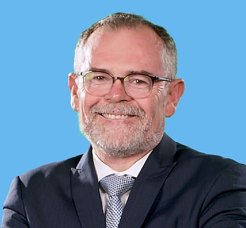 Dion George has a case against DA at the Public Protector. He claims DA is involved with Lion breeding &amp; Lion hunting. He also says DA is involved with abalone harvesting &amp; trading. He says Steenhuisen uses his position as Minister of Agriculture to capture these industries. 🤯