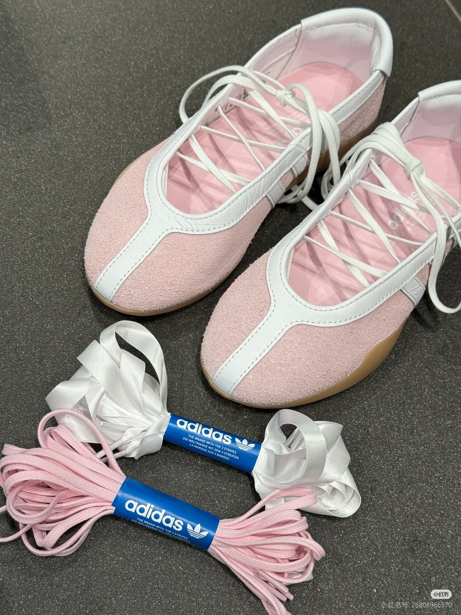 orchlyst's tweet image. Comfy flat shoes

A thread