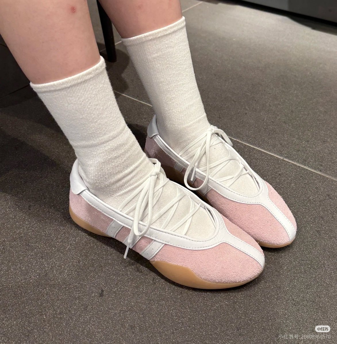 orchlyst's tweet image. Comfy flat shoes

A thread