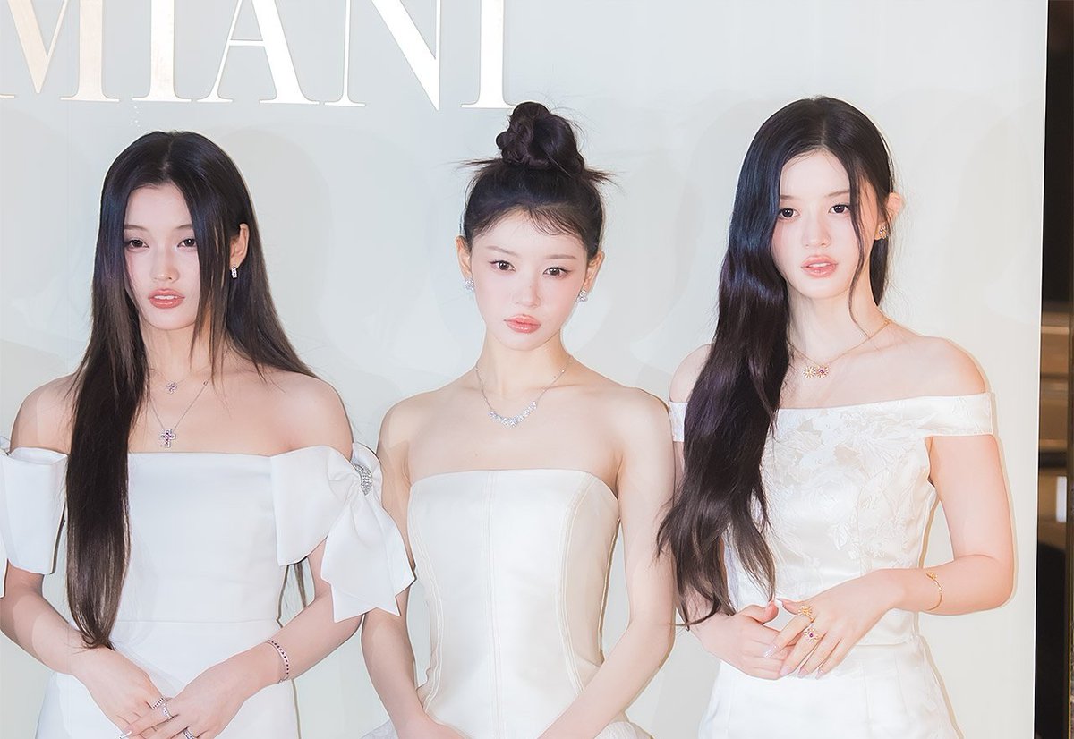 theillitnews_'s tweet image. ILLIT stuns with GORGEOUS &amp;amp; INSANE visuals at the Damiani Grand Opening in Seoul. 

#ILLIT #아일릿 @ILLIT_official