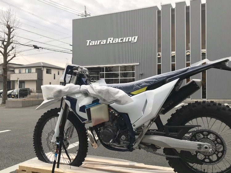TairaRacing's tweet photo. HUSQVARNA TE250 2026年モデルの第一号車入荷しました。
ご注文頂いているお客様、これから順番に入荷してまいりますのでもう少しお待ちください。
#husqvarna #te250 #tairaracing https://t.co/b5c59W5aLN