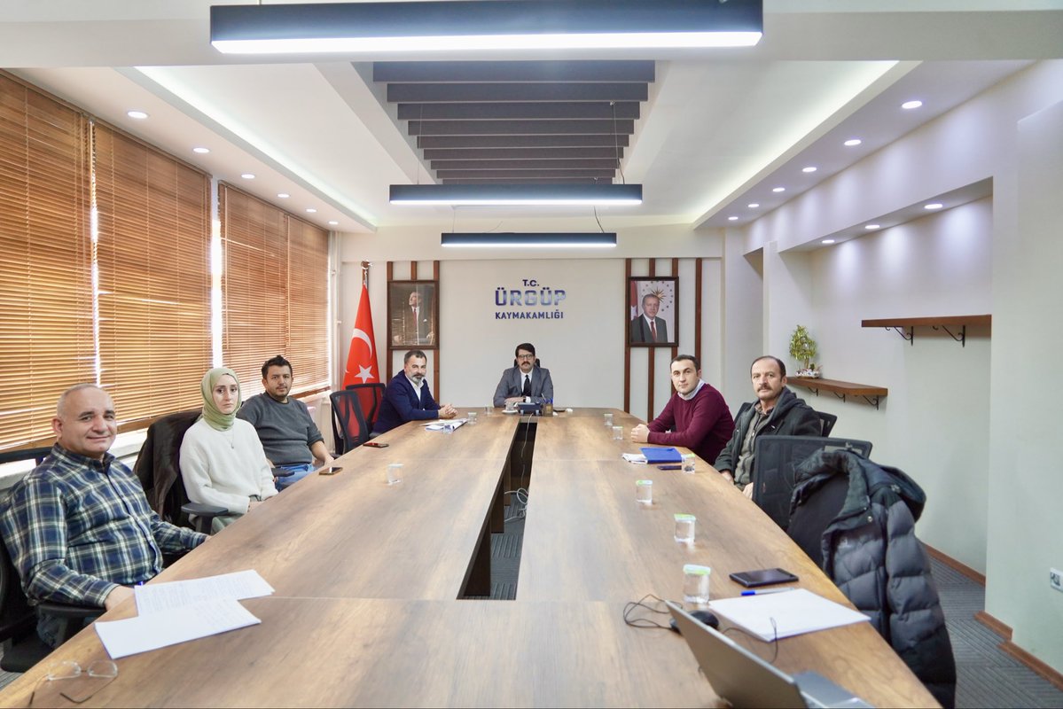 Kaymakamımız Ömer Coşkun başkanlığında, imar,çevre ve şehircilik süreçleri kapsamında ele alınan konulara ilişkin kurumlar arası değerlendirme toplantısı gerçekleştirildi.

#ÜrgüpKaymakamlığı
#KurumlarArasıİşBirliği
#İmar
#Şehircilik