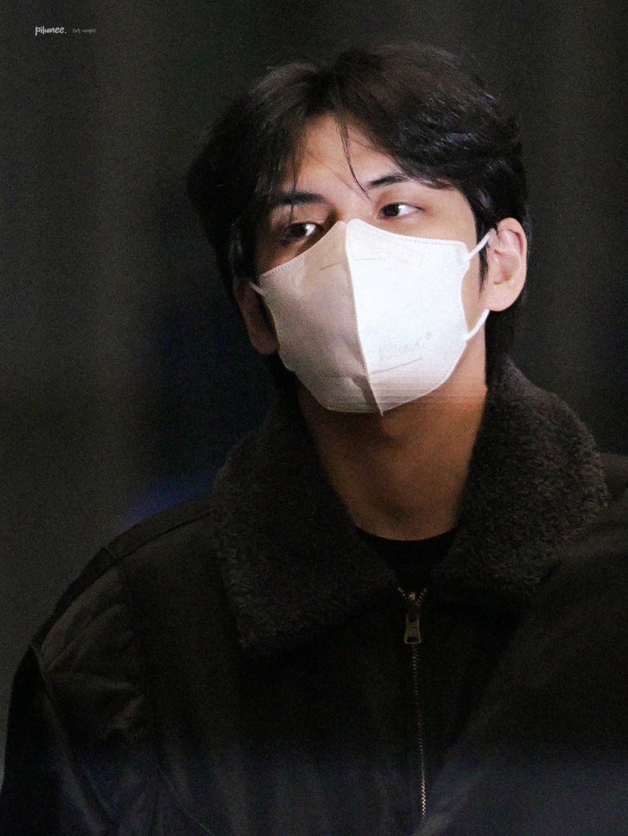 deisikseu's tweet image. Short hair Sungjin and long-ish hair Wonpil? Close enough welcome back Gravity tour