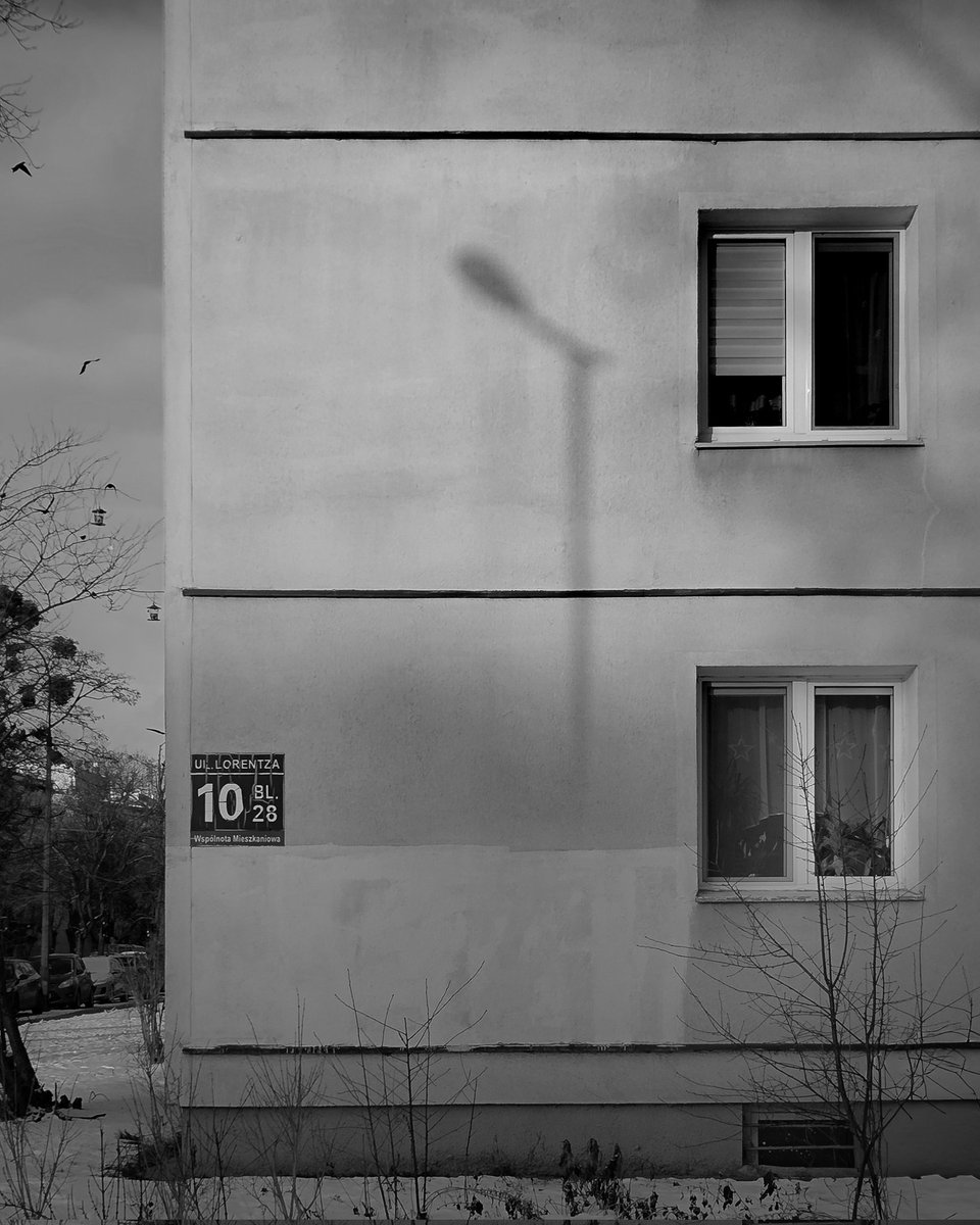 ptrqs's tweet image. obiecałeś światło, 
rzuciłeś jeno cień