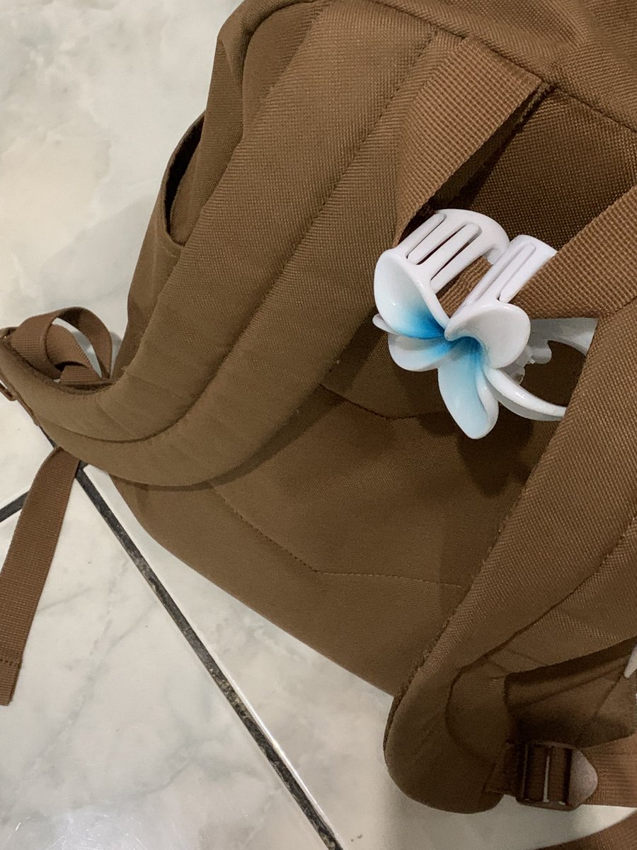 cnamnroll's tweet image. ga expect adek gue ngelakuin beginian juga 😭 artinya beliau punya doi 😭