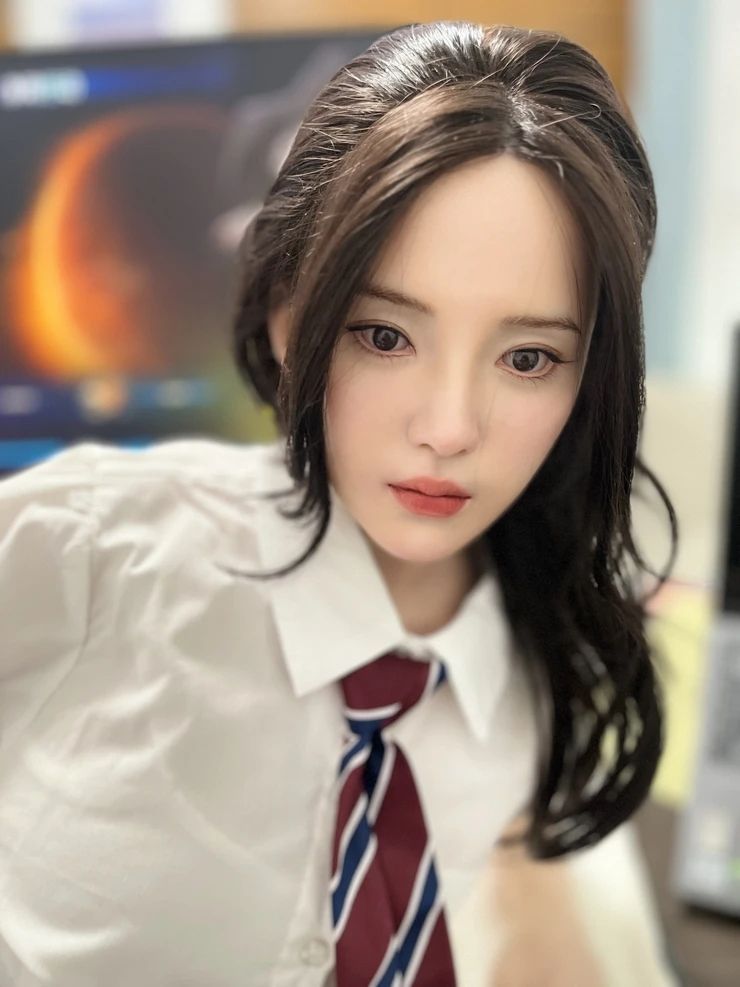 MMX_DOLL's tweet image. 她不需要动作，静止就已经很危险。
She doesn’t need to move — stillness is already dangerous.
#StillSeduction #ElegantSexy #ArtisticDesire #mmxdoll #lovedoll