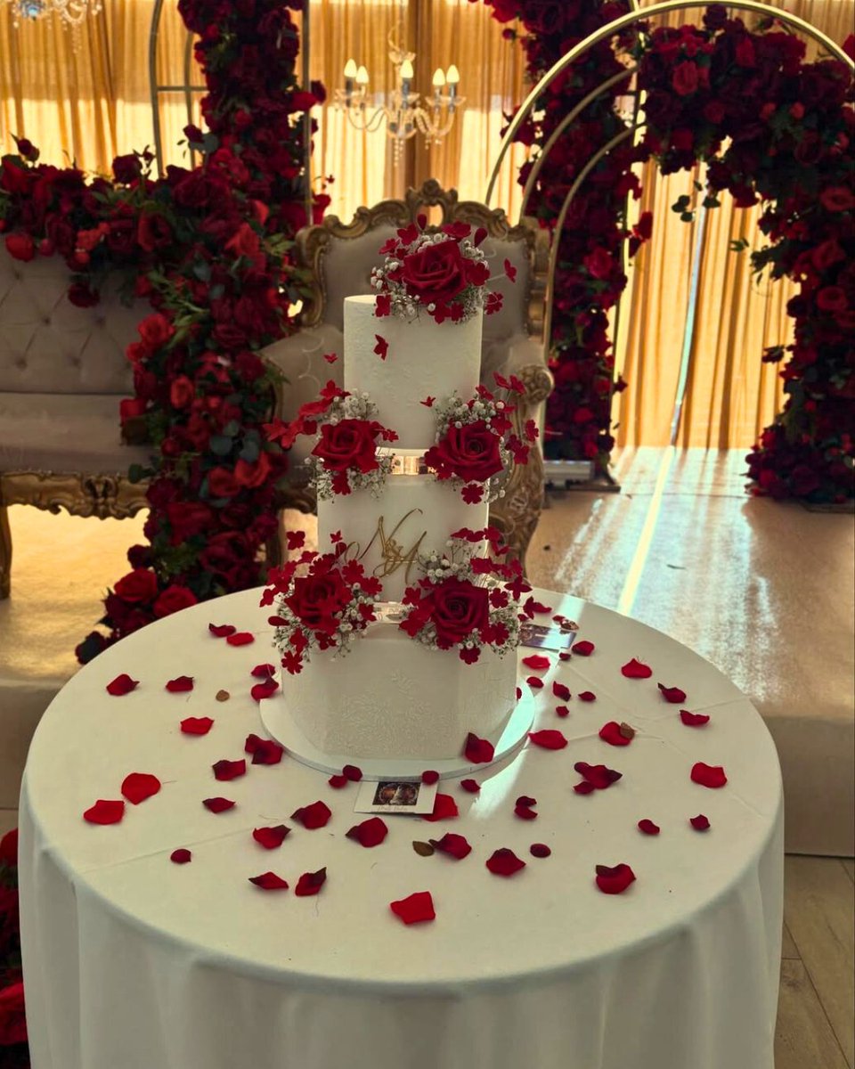 The first wedding of a new year always holds a little extra magic ✨
Beautifully styled byBac_Events  with exquisite catering by Bac London 
Another breathtaking transformation 🤍♥️
#asianwedding #asianweddingdecor #asiancatering #winterwedding #marqueewedding