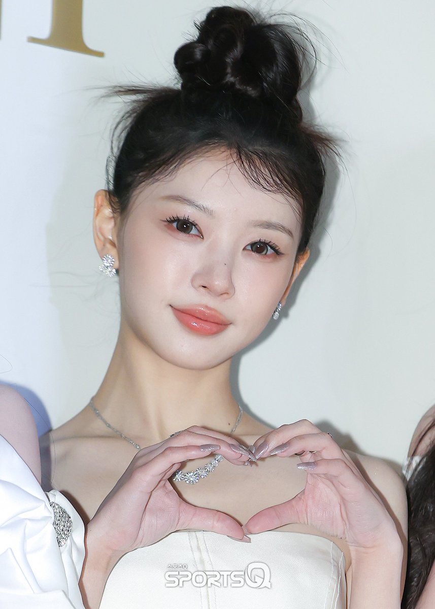 theillitnews_'s tweet image. MOKA stuns with her AMAZING VISUALS at the Damiani Grand Opening in Seoul. 

#ILLIT #아일릿 @ILLIT_official #MOKA