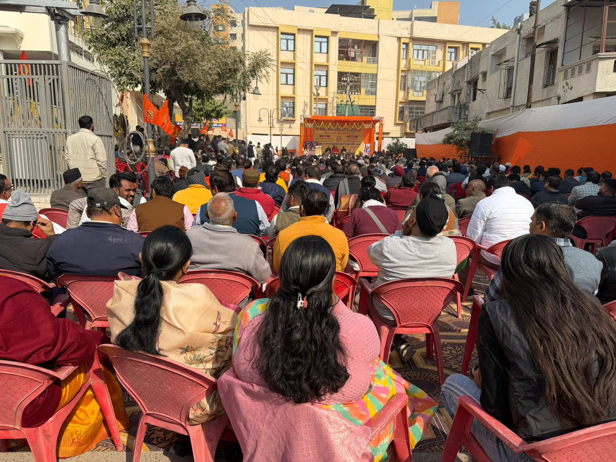 Hemlata4Agra's tweet photo. बृजप्रांत, राष्ट्रीय स्वयंसेवक संघ के कार्यालय ‘माधव भवन’ के नये लोकार्पण के पावन अवसर पर सहभागिता का सौभाग्य प्राप्त हुआ। एक स्वयंसेवक के रूप में वर्ष 1964 से जुड़ी अनेक स्मृतियाँ आज पुनः जीवंत हो उठीं।
#RSS #RashtriyaSwayamsevakSangh
#MadhavBhavan #BrajPrant
#SanatanSanskriti https://t.co/BTmonyw3Gr