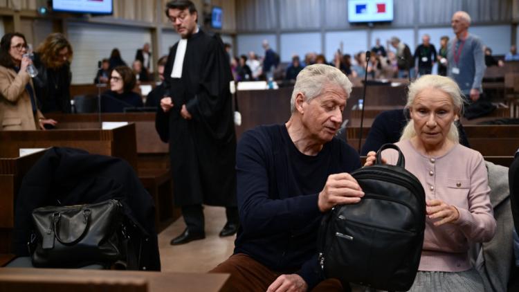 🔴⚖️ Aix-en-Provence (13) - Affaire Apollonia. Le couple Jean et Viviane Badache était jugé pour la 𝗽𝗹𝘂𝘀 𝗴𝗿𝗮𝗻𝗱𝗲 𝗲𝘀𝗰𝗿𝗼𝗾𝘂𝗲𝗿𝗶𝗲 immobilière française.
Préjudice de 1,2 milliards €, près de 750 victimes.

Peine : 7 ans de prison + 2,5 millions € d'amende +